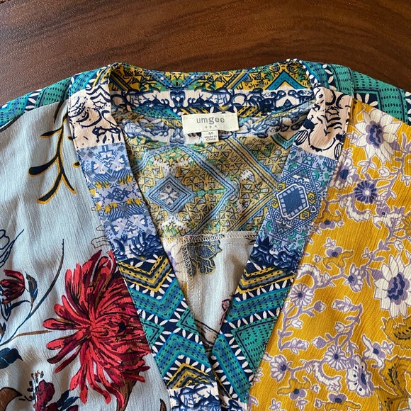 Umgee Blue and Red Flutter Sleeve Asymmetrical Blouse - Picture 4 of 7